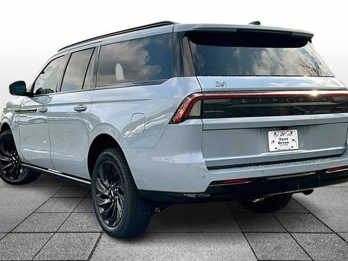 New 2025 Lincoln Navigator L Reserve w/ Jet Appearance Package image 3