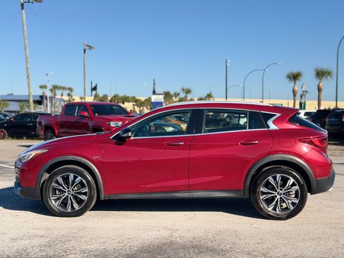 Used 2017 INFINITI QX30 AWD image 4