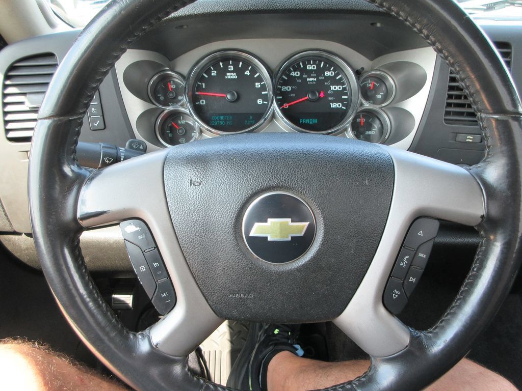 Used 2011 Chevrolet Silverado 1500 LT w/ Interior Plus Package AWD/4WD image 17