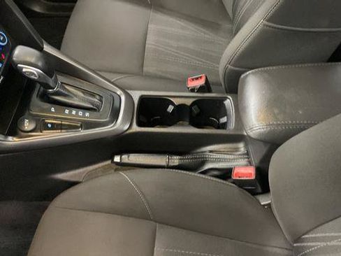 Used 2018 Ford Focus SEL w/ Cold Weather Package FWD image 19