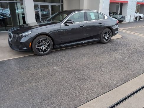 Used 2026 BMW 530i xDrive image 5