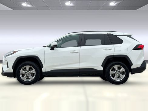 Used 2022 Toyota RAV4 XLE AWD/4WD image 2