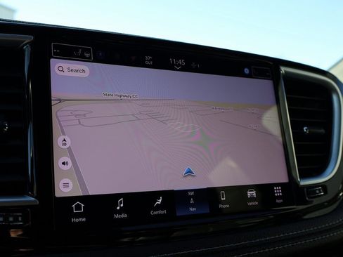 Used 2025 Chrysler Pacifica Limited image 39