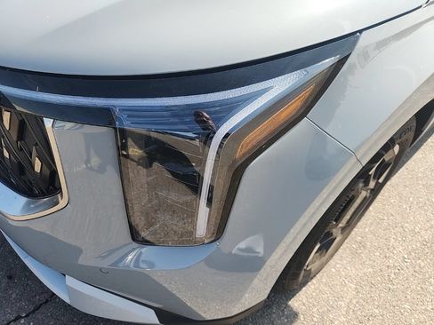 Certified 2025 Kia Carnival EX FWD image 6