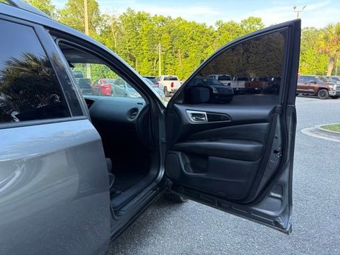 Used 2020 Nissan Pathfinder S image 30