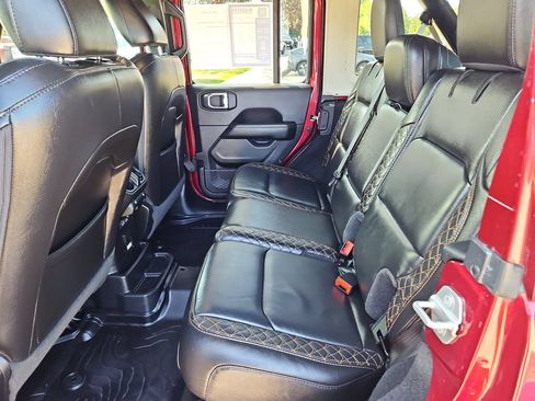 Used 2021 Jeep Wrangler Unlimited Sahara AWD/4WD image 33