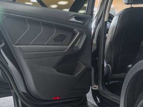 Used 2022 Volkswagen Tiguan SE w/ Panoramic Sunroof Package FWD image 40