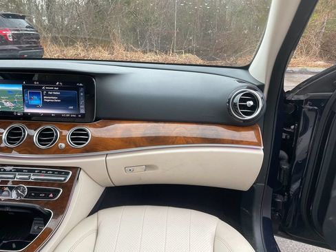 Used 2019 Mercedes-Benz E 300 4MATIC image 28