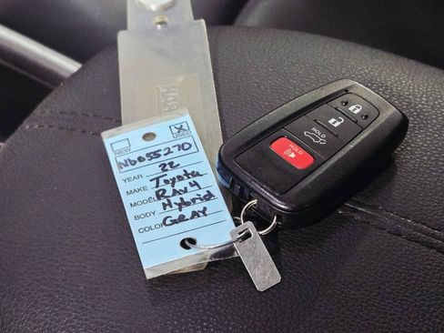Used 2022 Toyota RAV4 XLE Premium AWD/4WD image 60