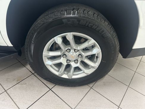 Used 2025 Chevrolet Tahoe LT AWD/4WD image 17