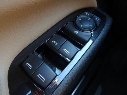 Used 2024 Chevrolet Equinox Premier FWD image 25