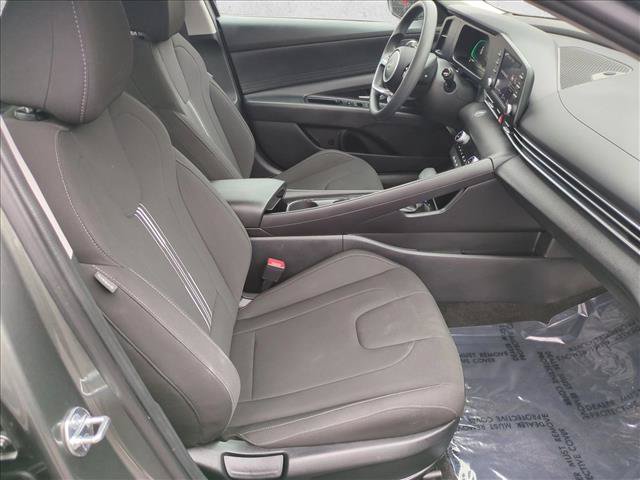 Used 2025 Hyundai Elantra Hybrid FWD image 19