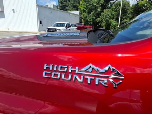 Used 2024 Chevrolet Silverado 2500 High Country w/ High Country Premium Package AWD/4WD image 6