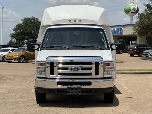 Used 2019 Ford E-350 and Econoline 350 Super Duty w/ Power Windows & Locks Group RWD image 9