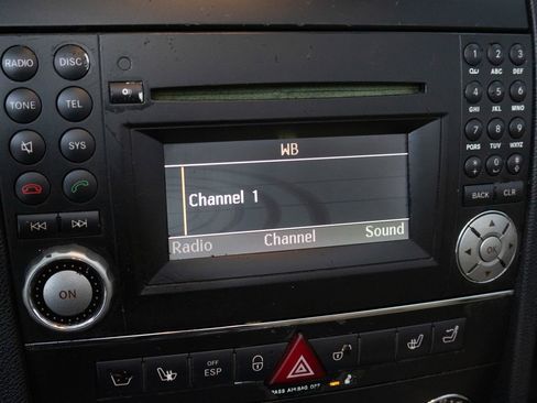 Used 2010 Mercedes-Benz SLK 300 image 16