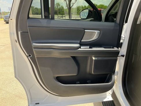 Used 2025 Ford Expedition Max Platinum AWD/4WD image 13