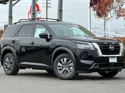New 2025 Nissan Pathfinder SV image 2