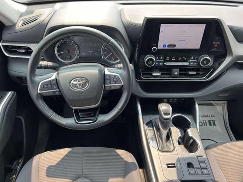Used 2023 Toyota Highlander LE FWD image 13