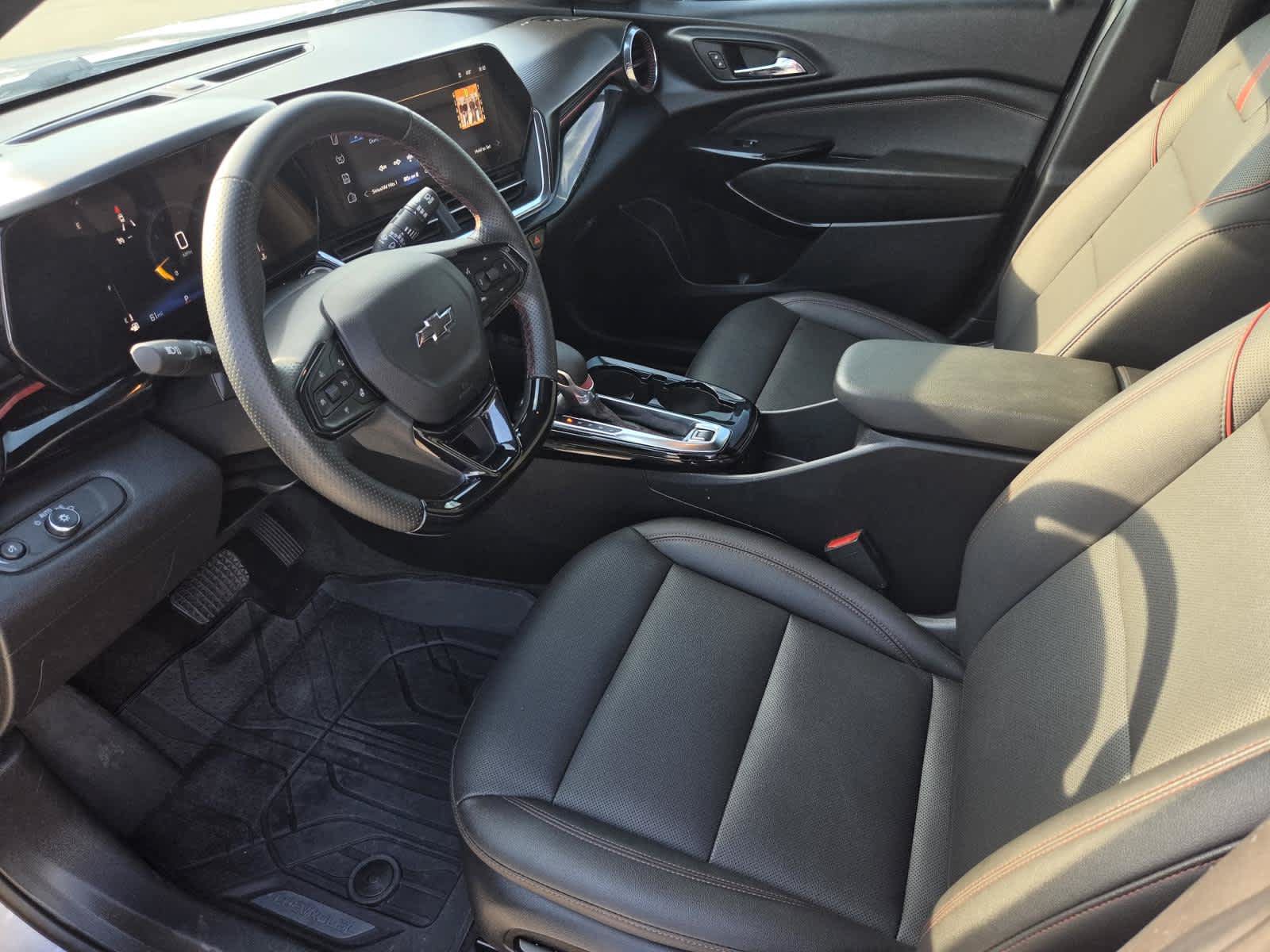 Used 2026 Chevrolet Trax RS FWD image 14
