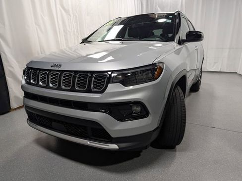 Used 2025 Jeep Compass Limited w/ Sun & Sound Group AWD/4WD image 7