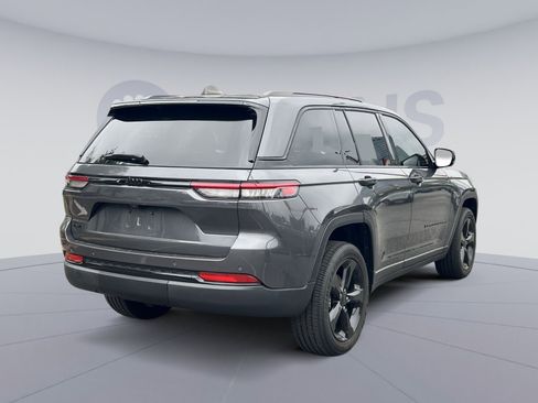Used 2024 Jeep Grand Cherokee Altitude AWD/4WD image 7