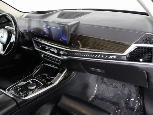 Used 2023 BMW X7 xDrive40i AWD/4WD image 9