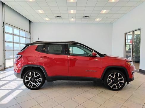 Used 2018 Jeep Compass Limited w/ Navigation Group FWD image 2