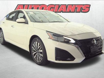 Used 2023 Nissan Altima 2.5 SV w/ SV Premium Package