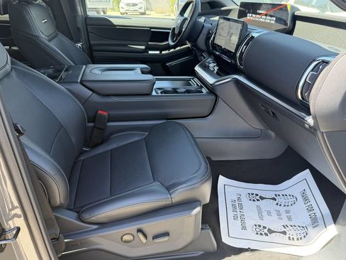 New 2026 Ford Expedition Max Platinum w/ Stealth Performance Package AWD/4WD image 10
