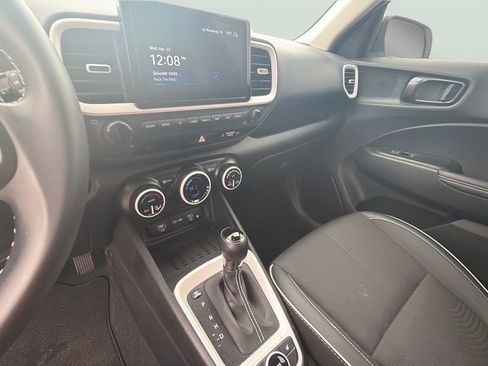Used 2024 Hyundai Venue Limited FWD image 25