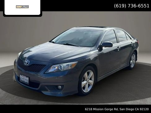 Used 2010 Toyota Camry SE image 1