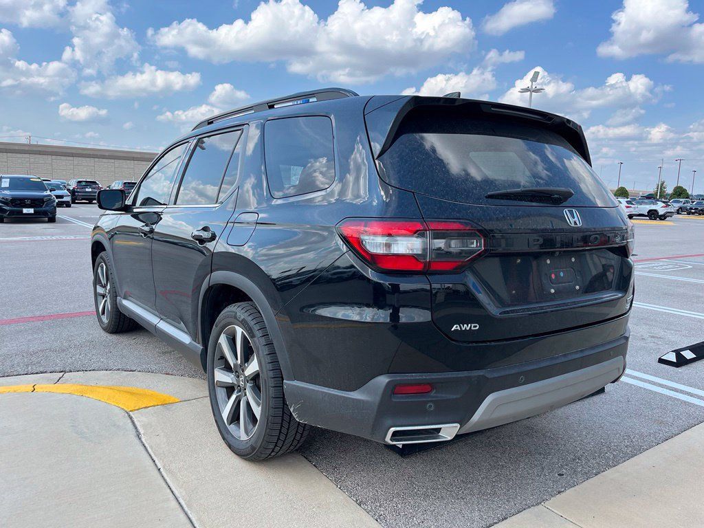 Used 2024 Honda Pilot Touring image 4