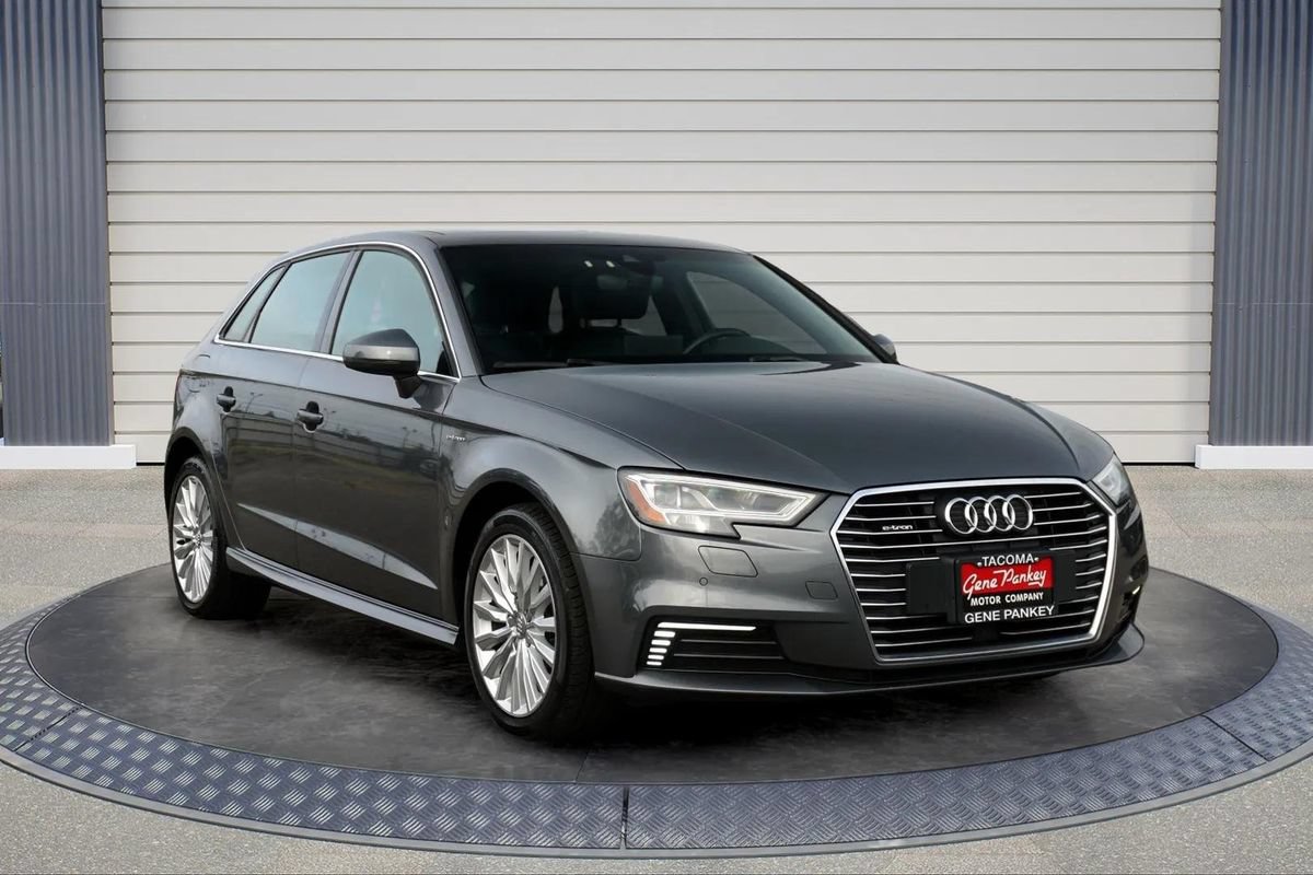 Used 2017 Audi A3 e-tron Prestige FWD image 1