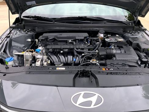 Used 2025 Hyundai Elantra Sport FWD image 30