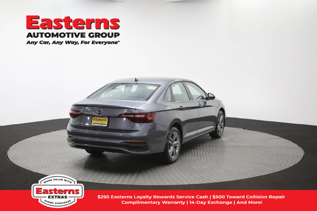 Used 2024 Volkswagen Jetta SE FWD image 41