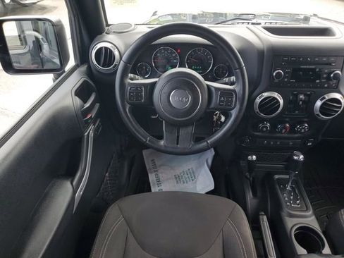 Certified 2017 Jeep Wrangler Unlimited Sahara w/ Connectivity Group AWD/4WD image 15