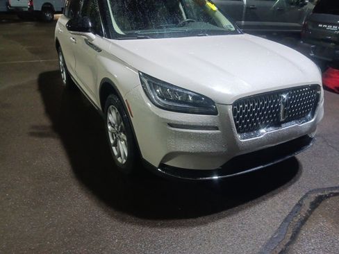 Used 2021 Lincoln Corsair AWD w/ Premium Package image 2