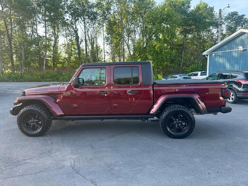 Used 2022 Jeep Gladiator Sport AWD/4WD image 11