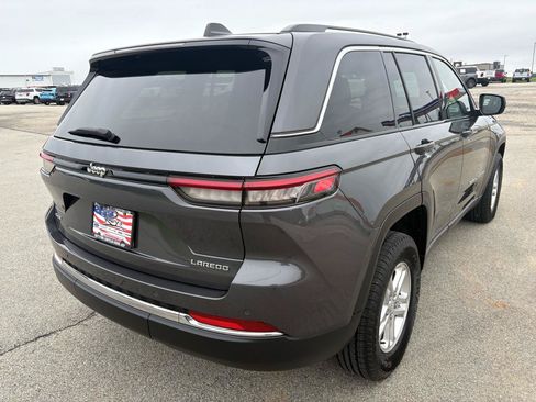 Used 2023 Jeep Grand Cherokee Laredo AWD/4WD image 3
