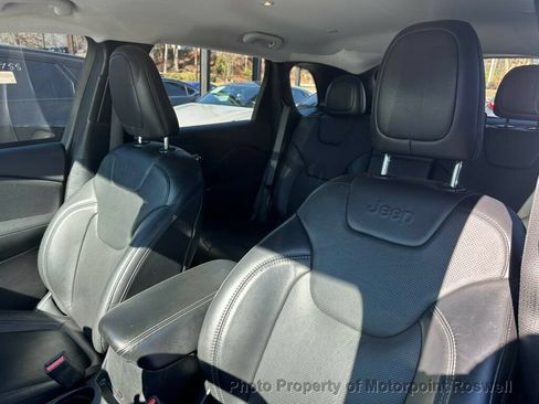 Used 2019 Jeep Cherokee Limited AWD/4WD image 7