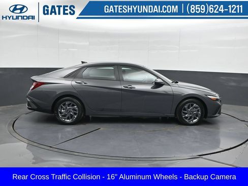 Certified 2024 Hyundai Elantra SEL FWD image 3
