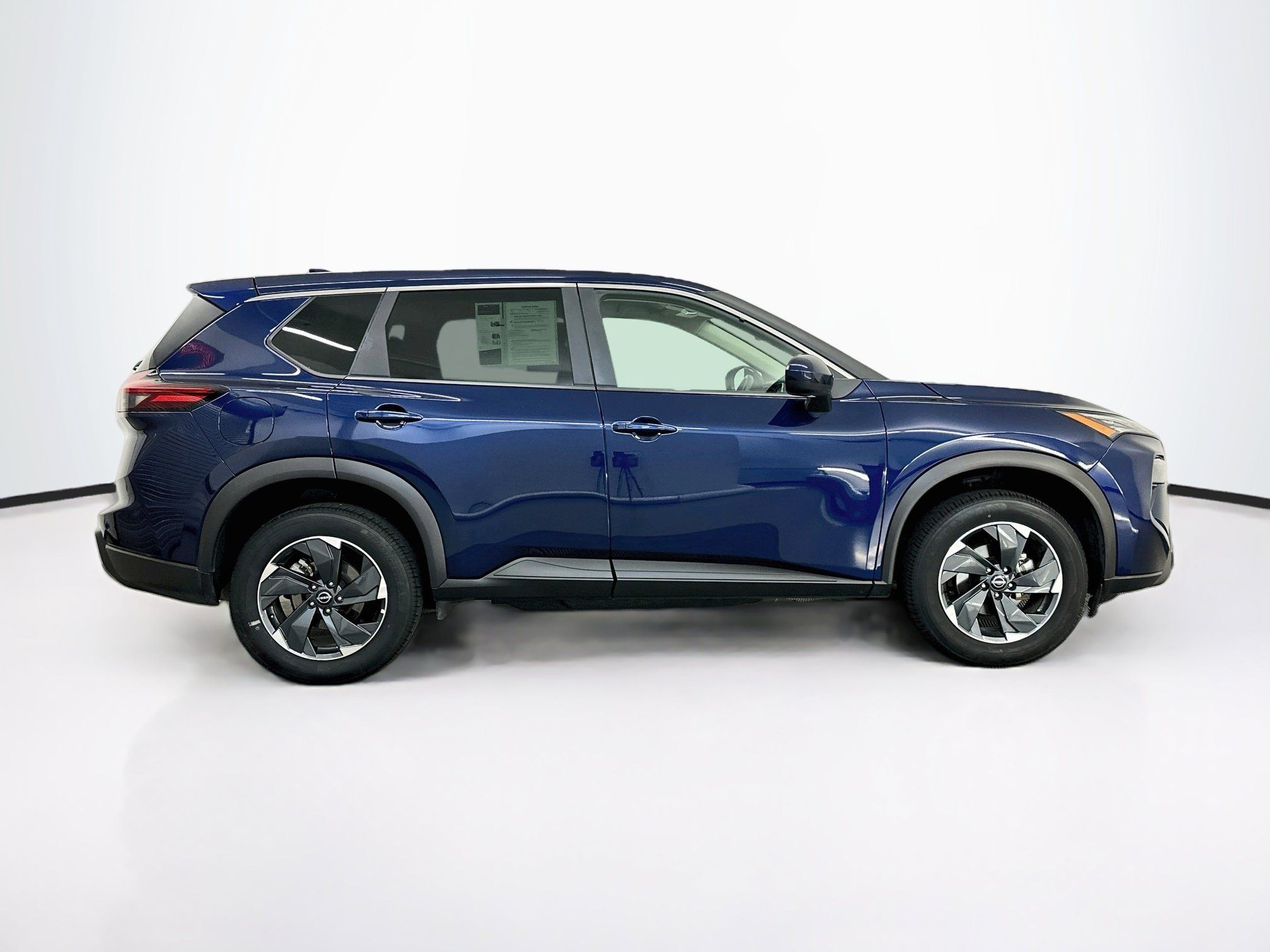 Used 2025 Nissan Rogue SV AWD/4WD image 10