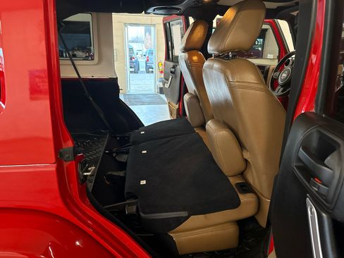 Used 2013 Jeep Wrangler Unlimited Sahara w/ Connectivity Group image 35