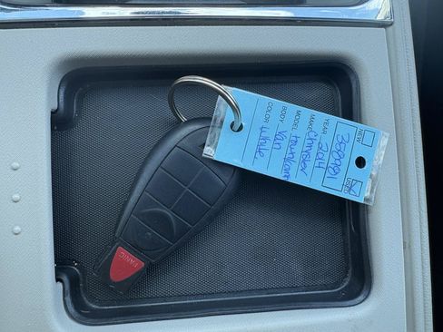 Used 2014 Chrysler Town & Country Touring FWD image 14