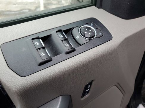 Used 2018 Ford F150 XLT image 24