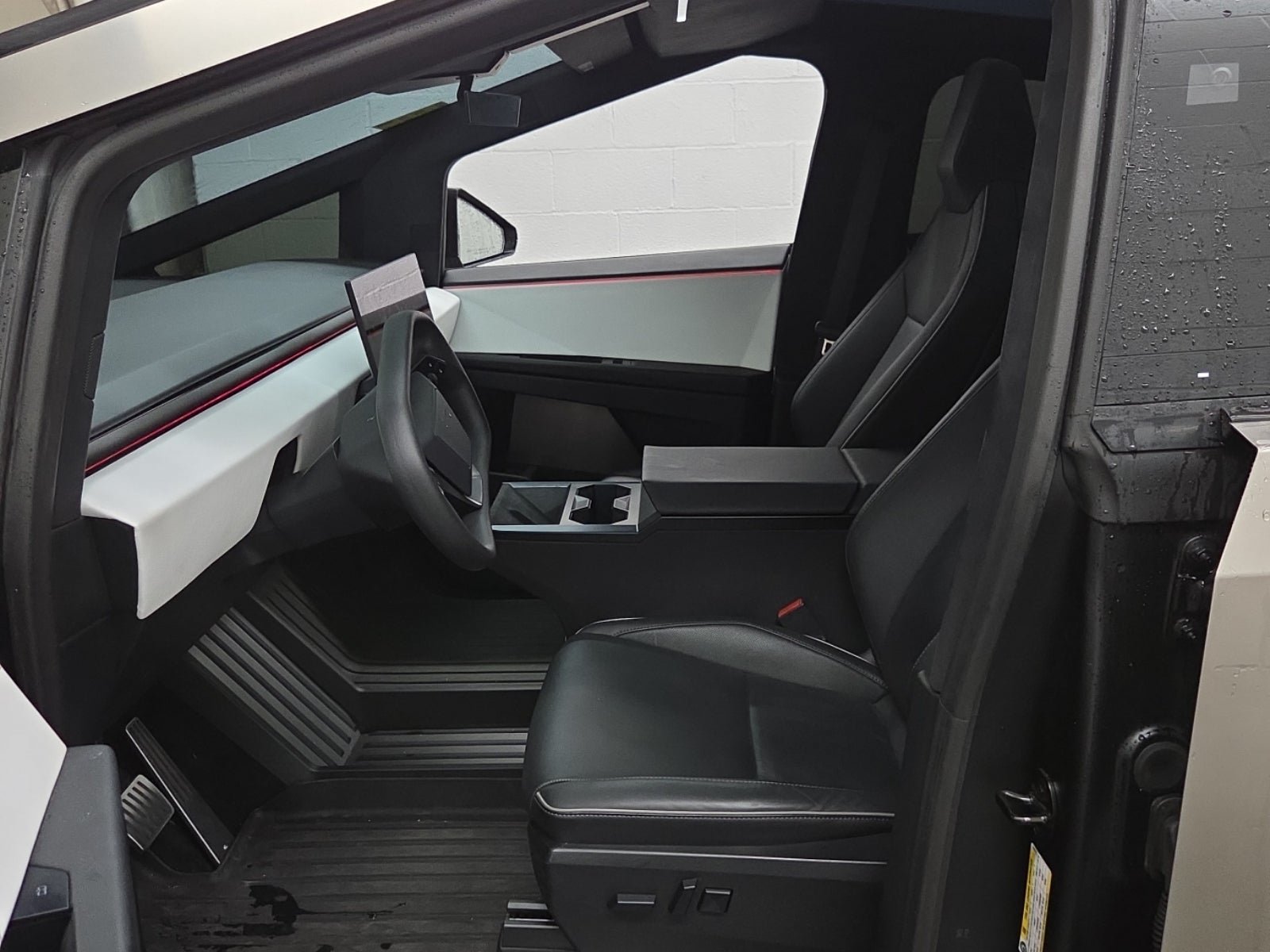 Used 2024 Tesla Cybertruck AWD Crew Cab image 3