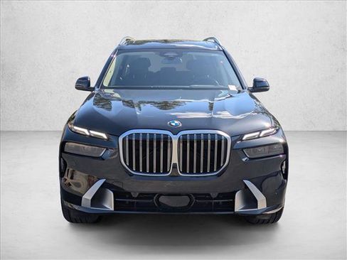 Used 2025 BMW X7 xDrive40i w/ Premium Package AWD/4WD image 5