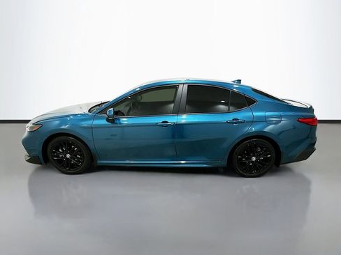 Used 2025 Toyota Camry SE w/ Convenience Package FWD image 4