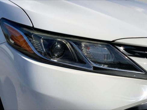 Used 2020 Toyota Camry LE FWD image 27