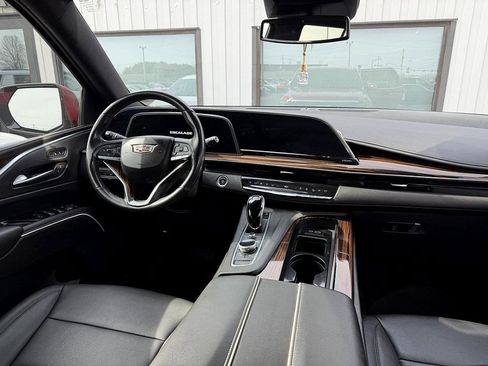 Used 2022 Cadillac Escalade Luxury image 10